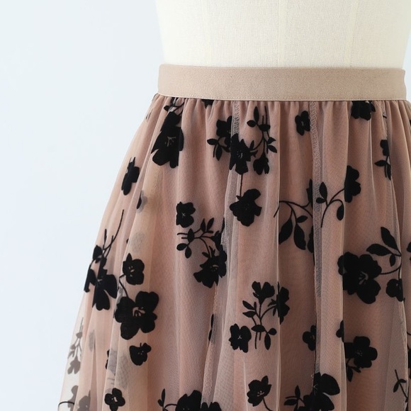 3D POSY DOUBLE-LAYERED MESH MIDI SKIRT IN CARAMEL with velvet detailing - Picture 3 of 6